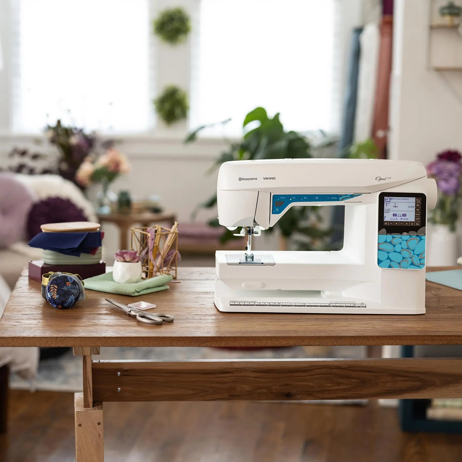 HUSQVARNA® VIKING® OPAL™ 670 Sewing Machine Singer