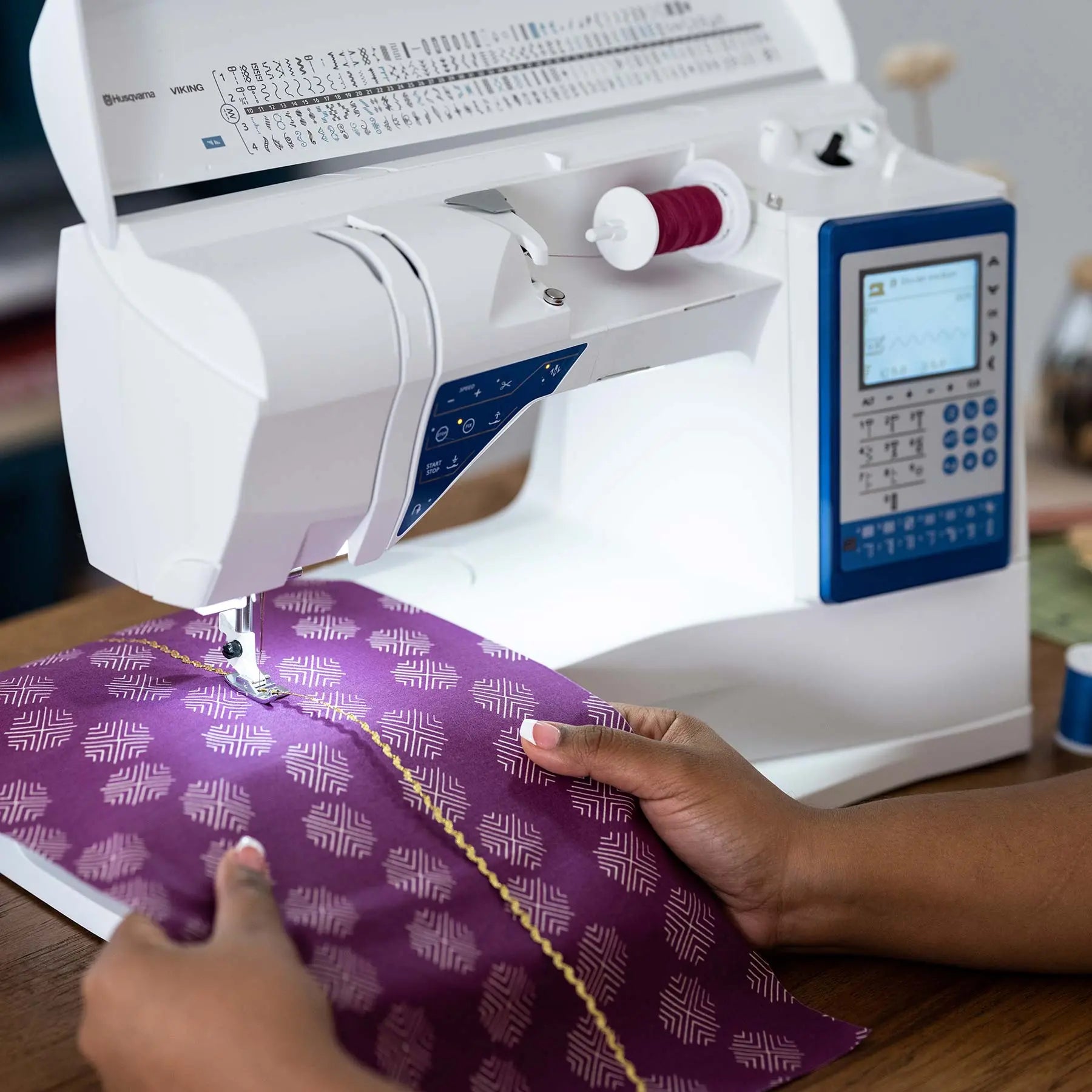 HUSQVARNA® VIKING® SAPPHIRE™ 930 Sewing Machine Singer