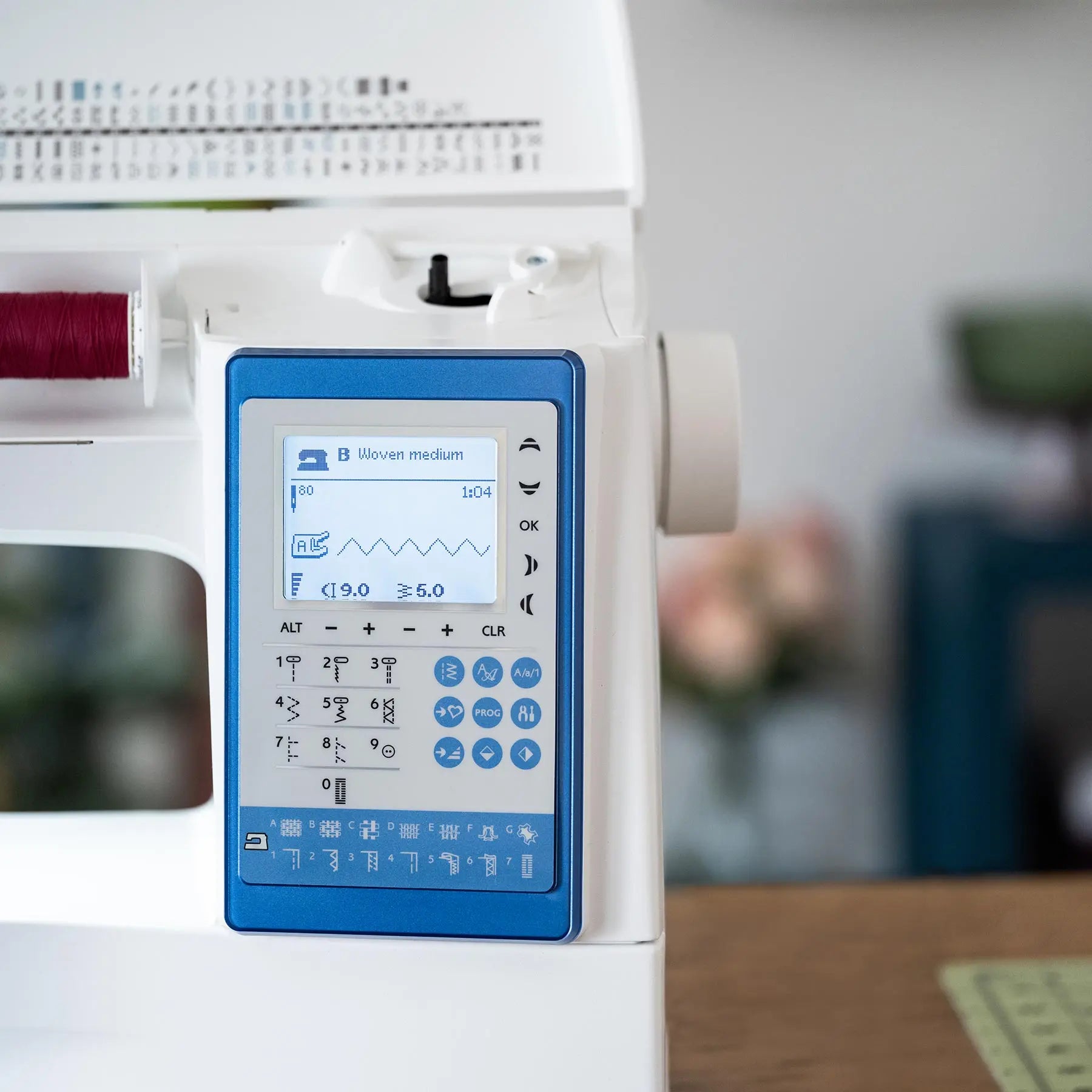 HUSQVARNA® VIKING® SAPPHIRE™ 930 Sewing Machine Singer