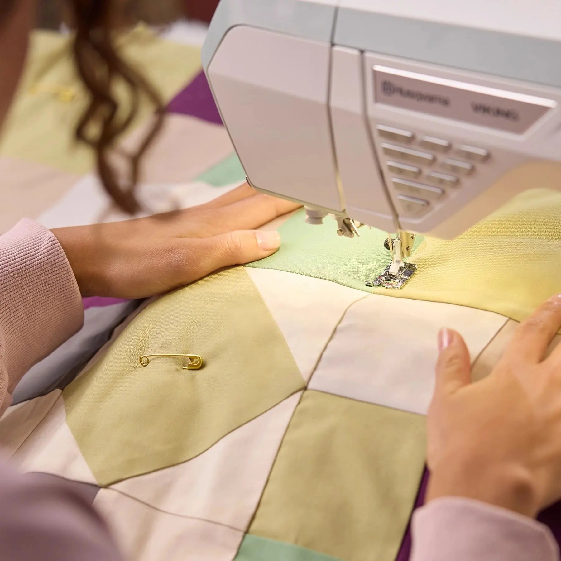 HUSQVARNA® VIKING® TOPAZ™ 55Q Sewing Machine Singer