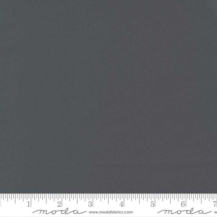 Moda Bella Solids quilting cotton in Lead