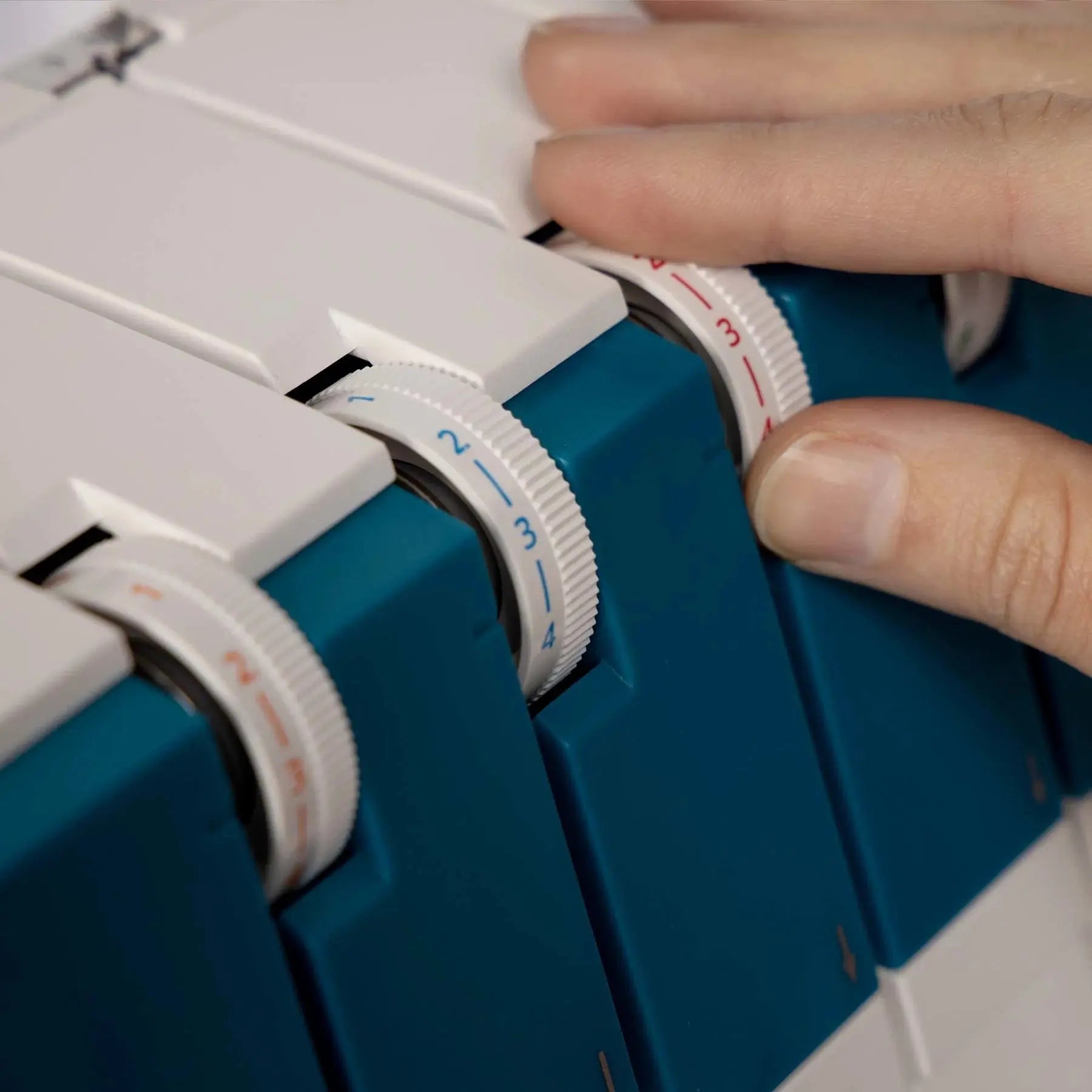 PFAFF® admire™ air 5000 Overlock Machine Singer