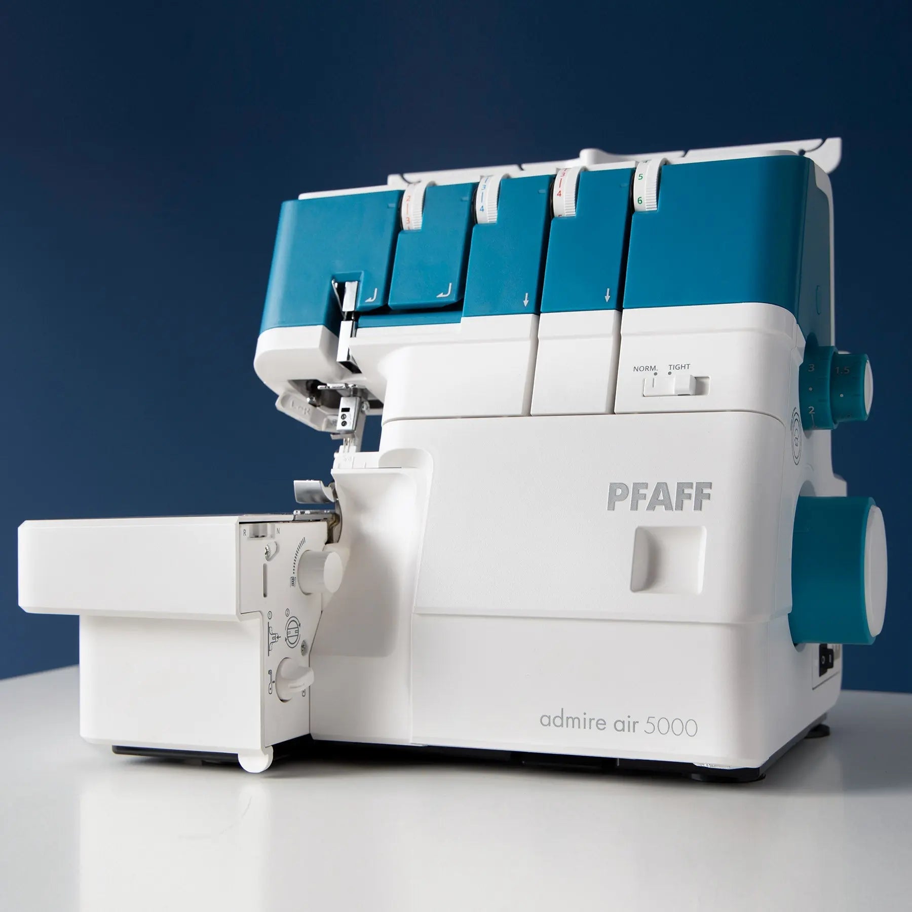 PFAFF® admire™ air 5000 Overlock Machine Singer
