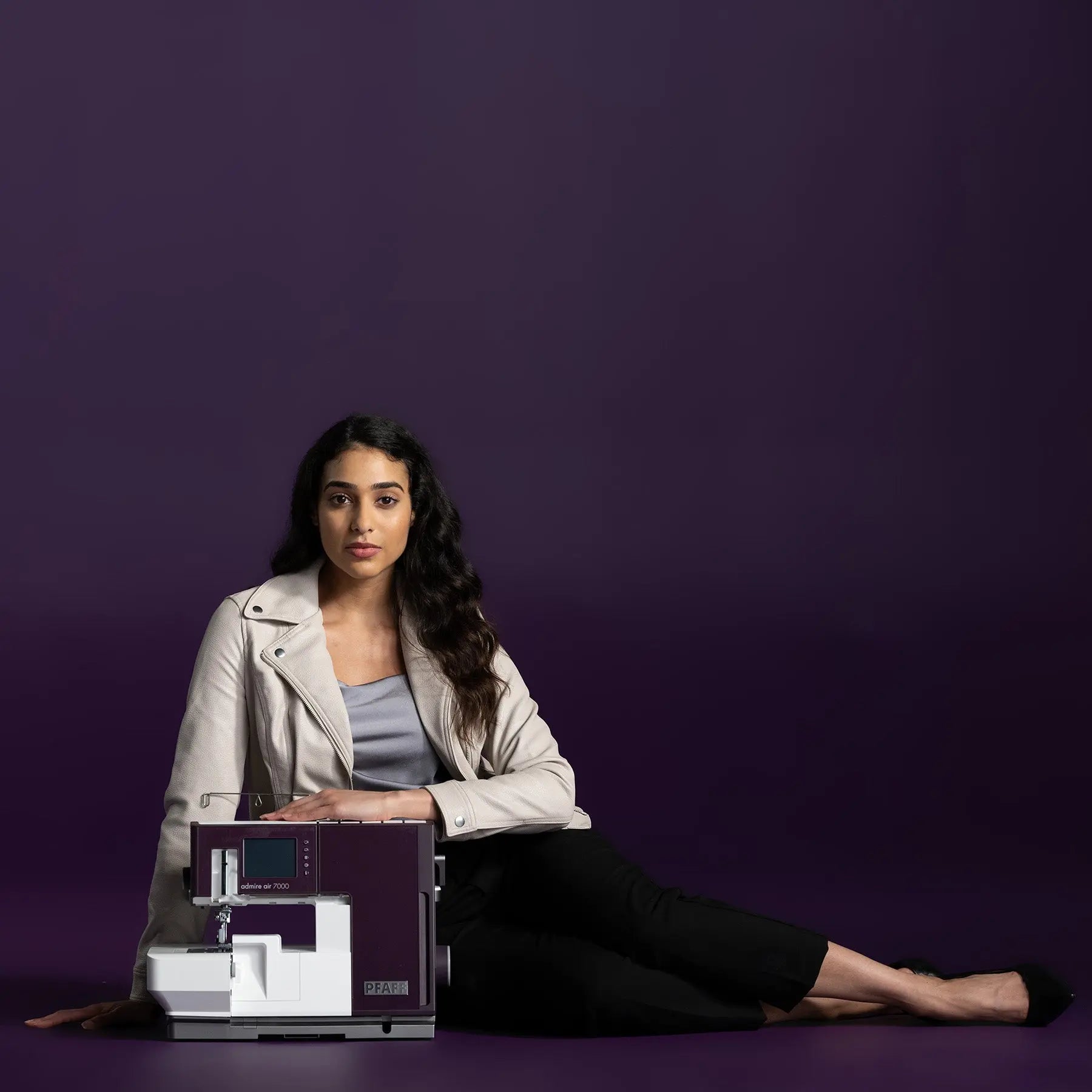 PFAFF® admire™ air 7000 Purple Coverlock Machine Singer