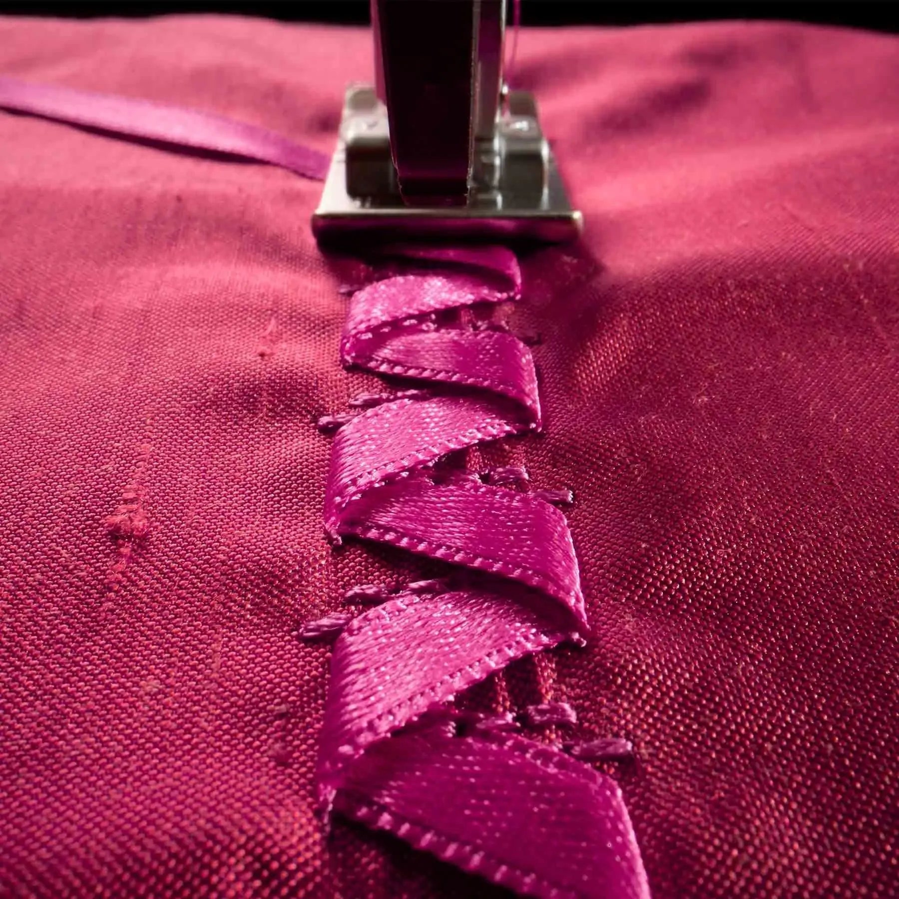 PFAFF® expression™ 715 Sewing Machine Singer