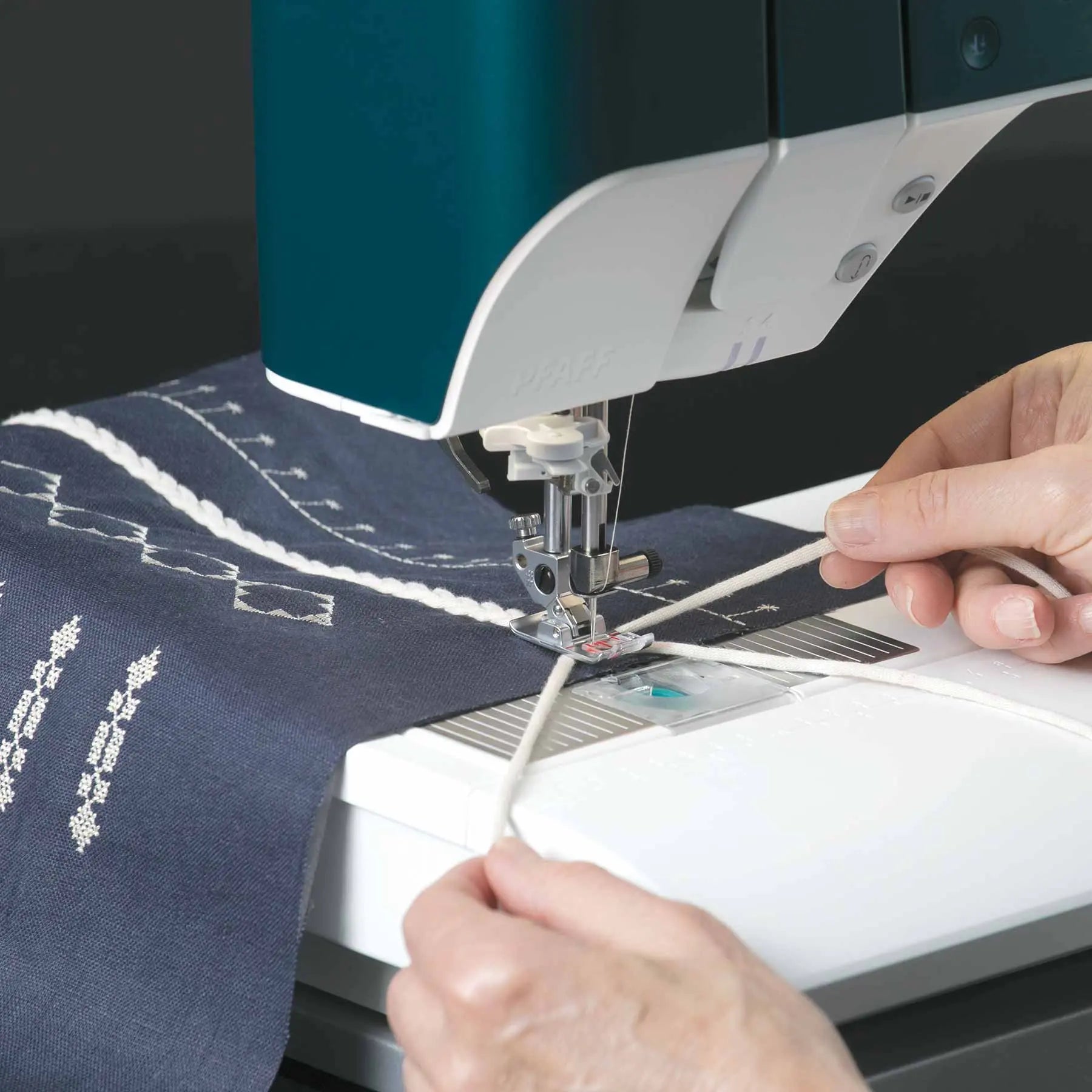 PFAFF® performance icon™ Sewing Machine Singer