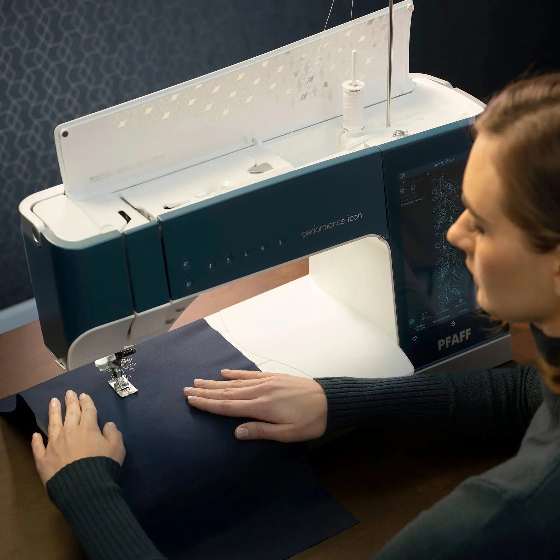 PFAFF® performance icon™ Sewing Machine Singer