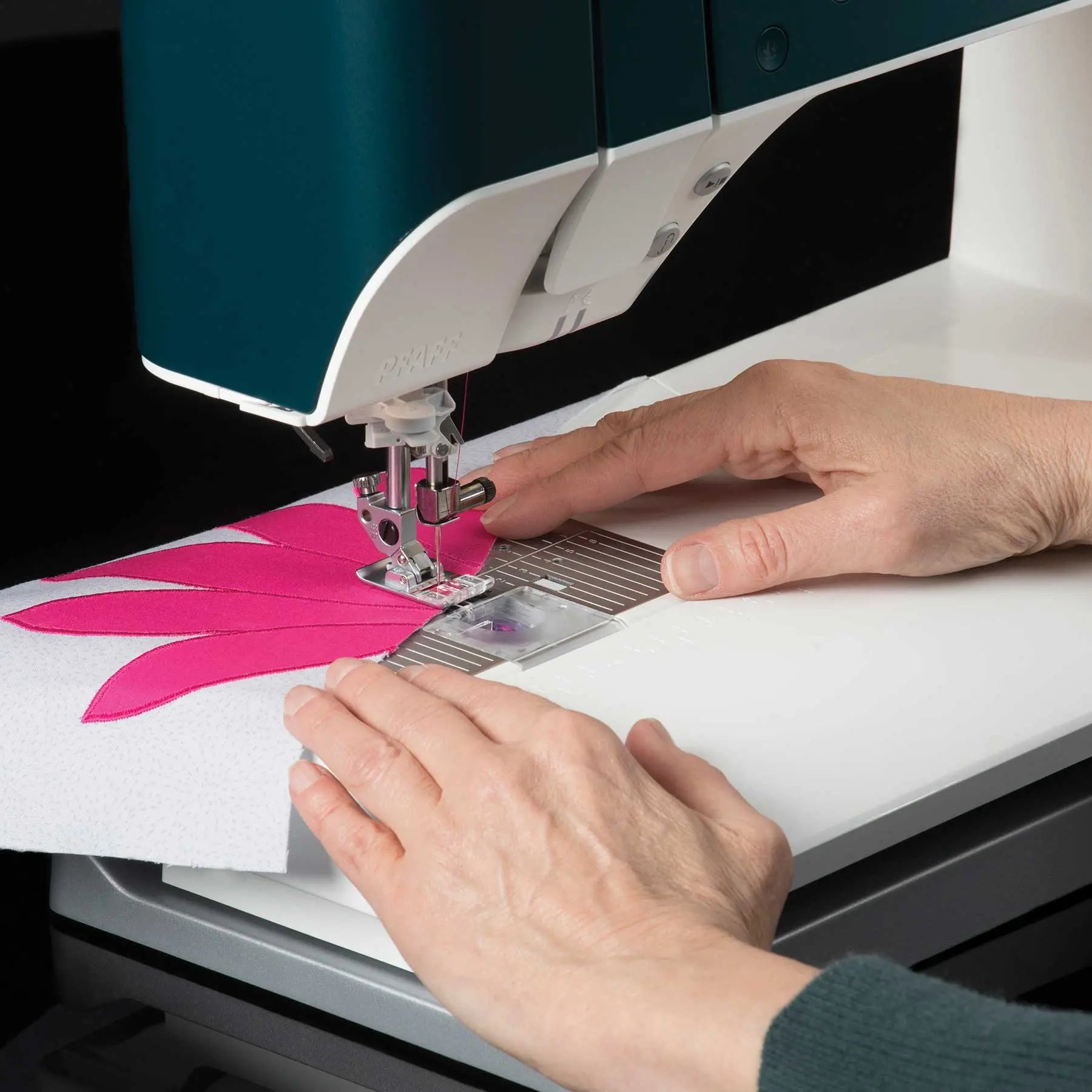 PFAFF® performance icon™ Sewing Machine Singer