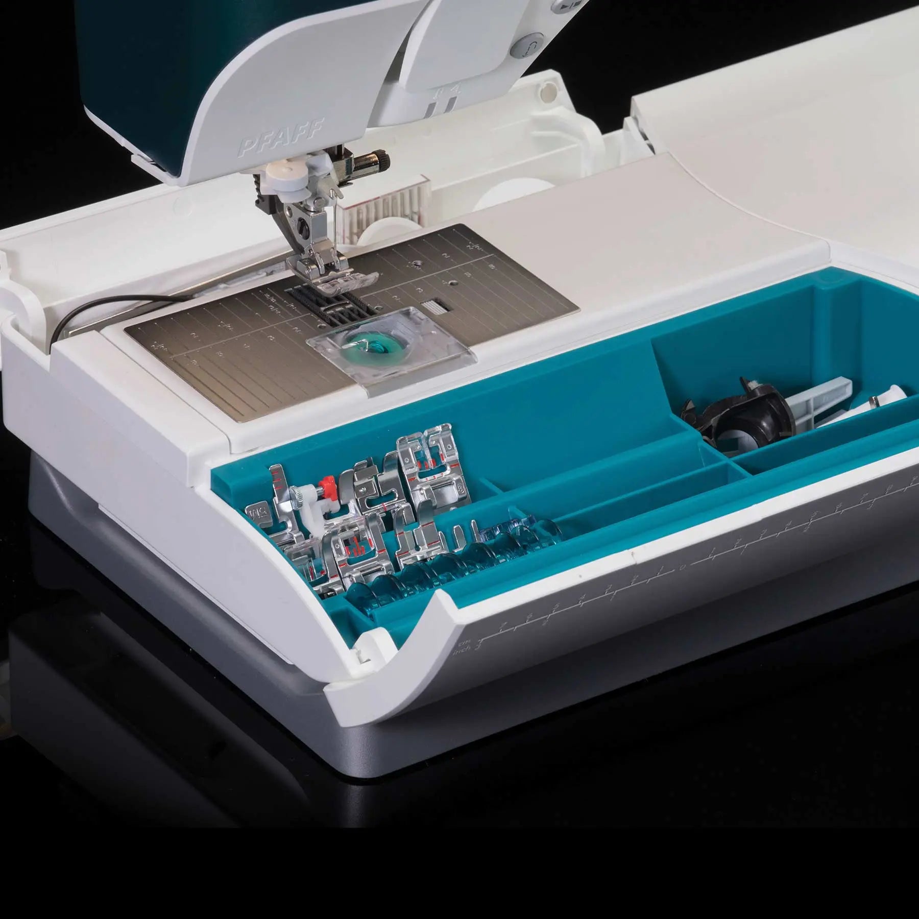 PFAFF® performance icon™ Sewing Machine Singer