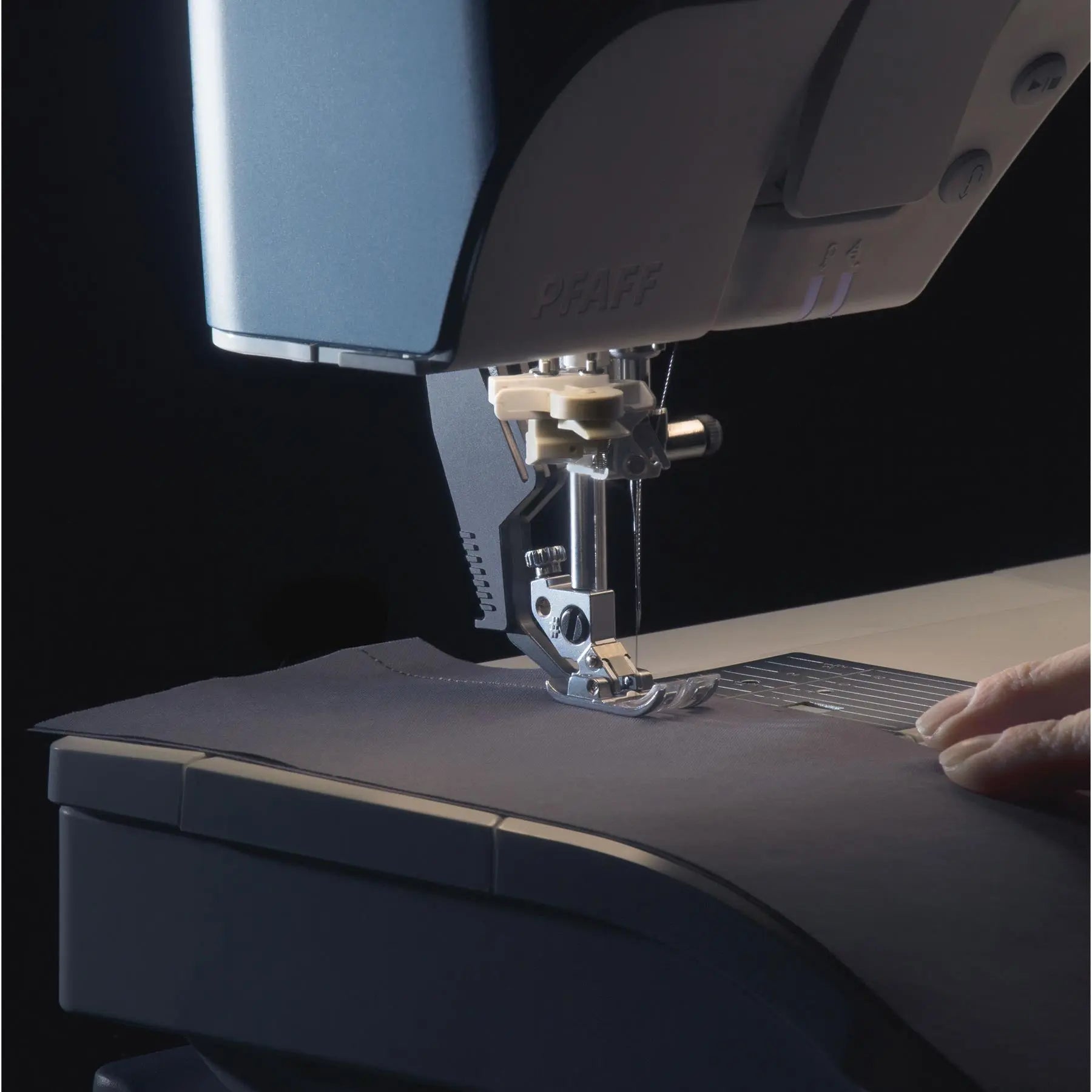 PFAFF® performance icon™ Sewing Machine Singer