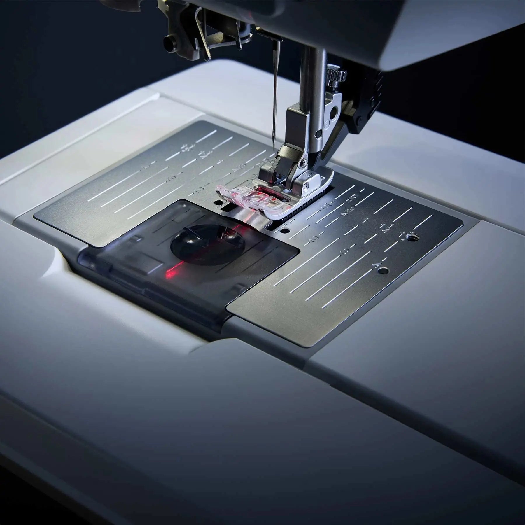 PFAFF® quilt expression™ 725 Sewing Machine Singer