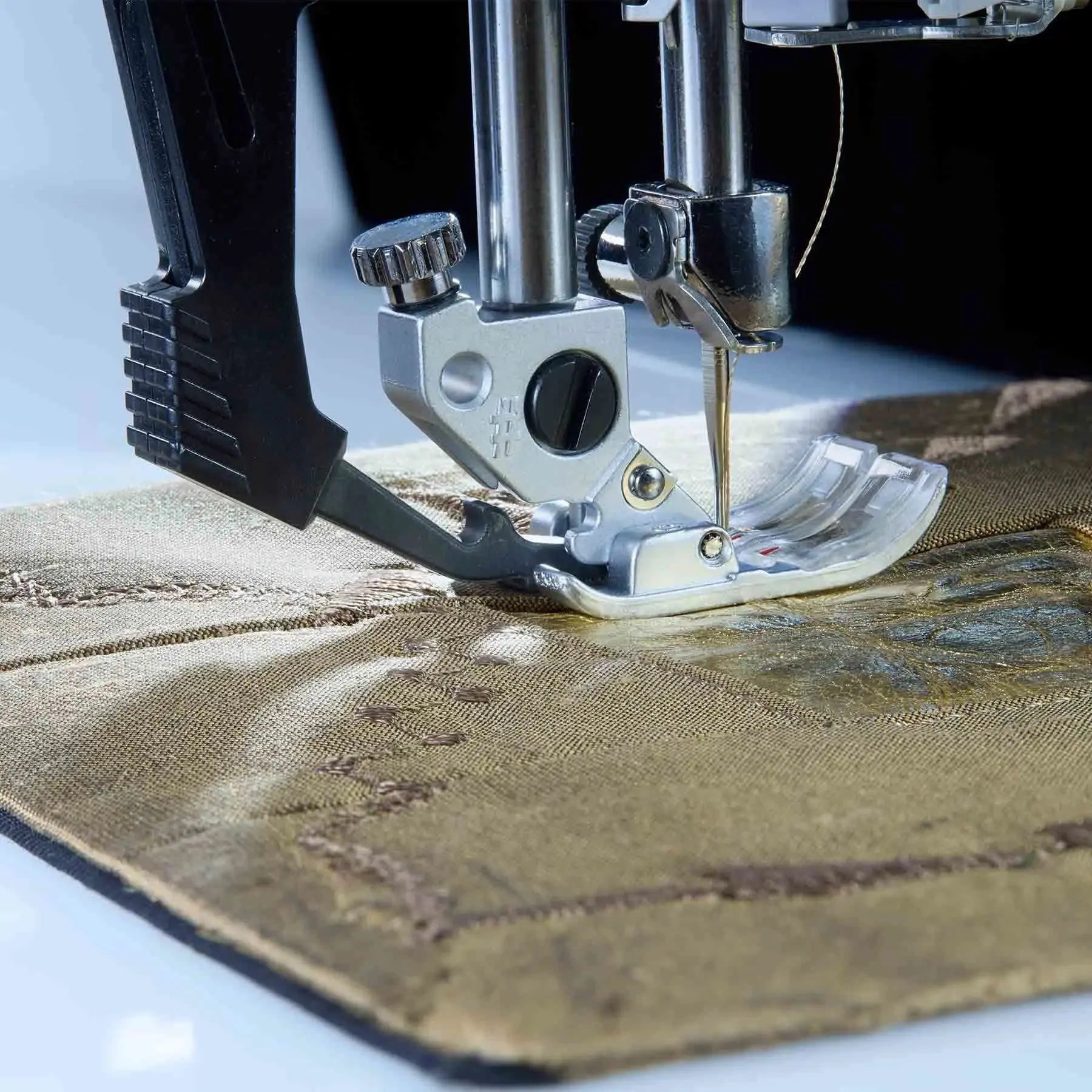 PFAFF® quilt expression™ 725 Sewing Machine Singer