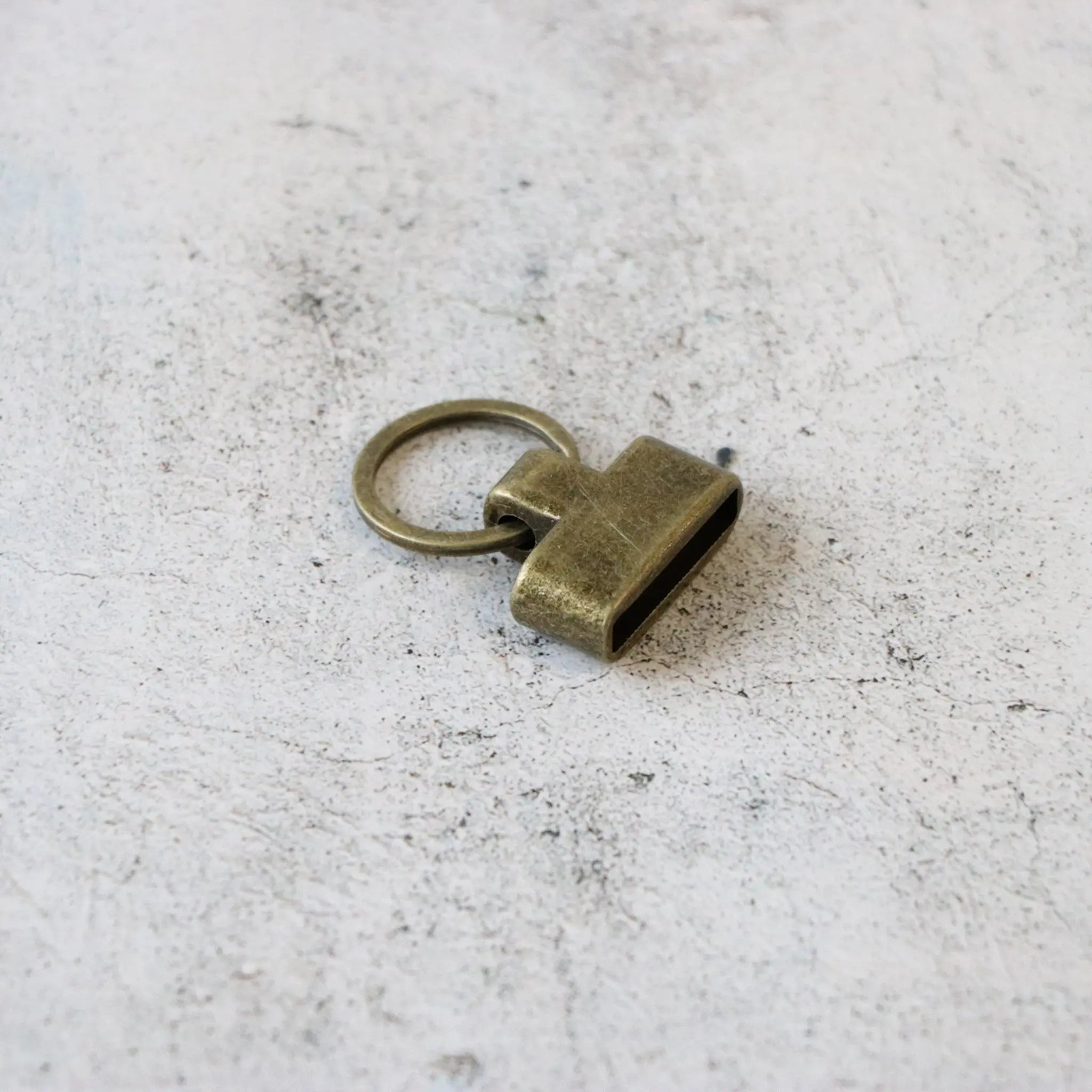 Two Screw-In Key Fobs 1in Antique - Linda's Electric Quilters