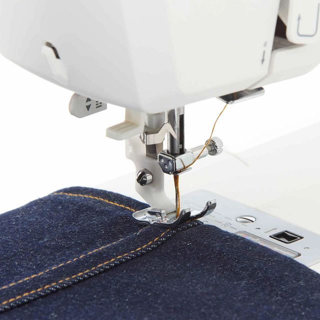 HUSQVARNA® VIKING® ONYX™ 30 Sewing Machine